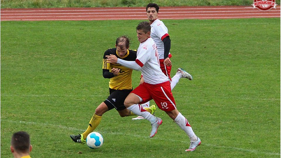 Bei der 0:3-Hinspielniederlage lief der VfL den Regensburgern meist nur hinterher. F: Webel