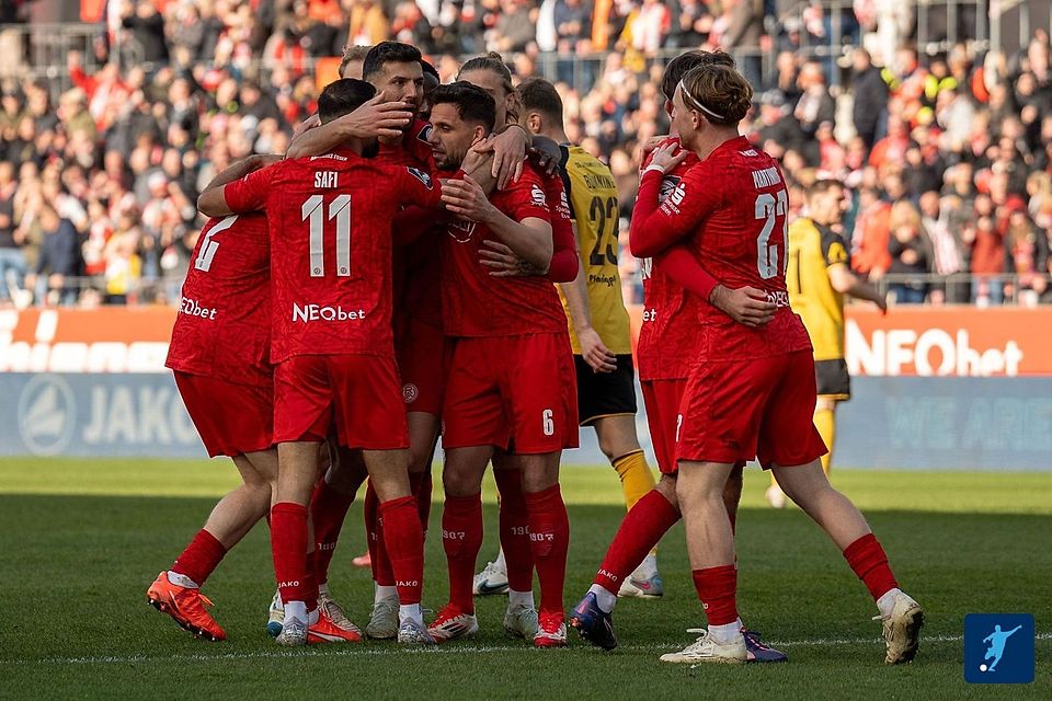 RWE erhält einen sechsstelligen Betrag vom DFB. RWE erhält einen sechsstelligen Betrag vom DFB.