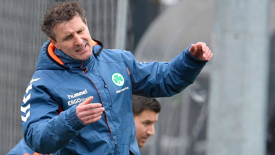 Janos Radoki hadert als Trainer der Fürther A-Jugend an der Seitenlinie zuletzt häufiger. Foto: Zink