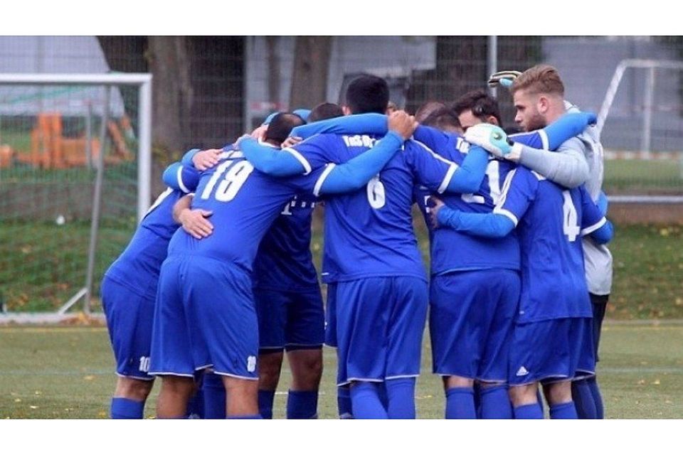 In der A-Liga gut im Rennen, aus dem Pokal ausgeschieden: Die Spieler des TuS Dotzheim. Archivfoto: Udo Parker