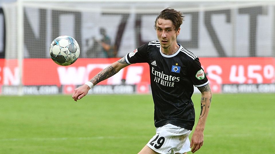 Seine erfolgsreichste Zeit erlebte Adrian Fein in der Saison 2019/20 beim Hamburger SV als absoluter Stammspieler in der 2. Bundesliga. In dieser Zeit stieg sein Marktwert auf über 5 Mio. Euro.