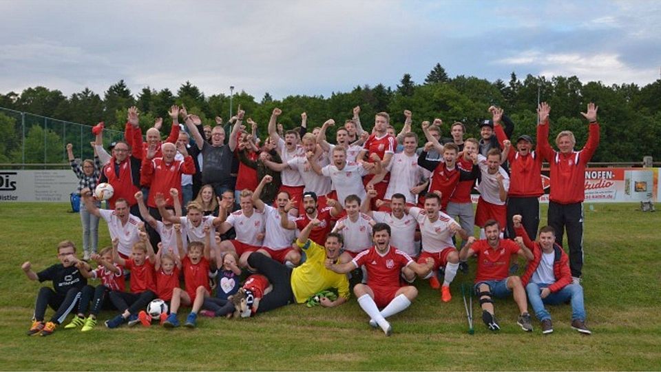 Freude bei der Siedler-Reserve, die nach zwei Jahren zurück in die A-Klasse kehrt. F: Hauck