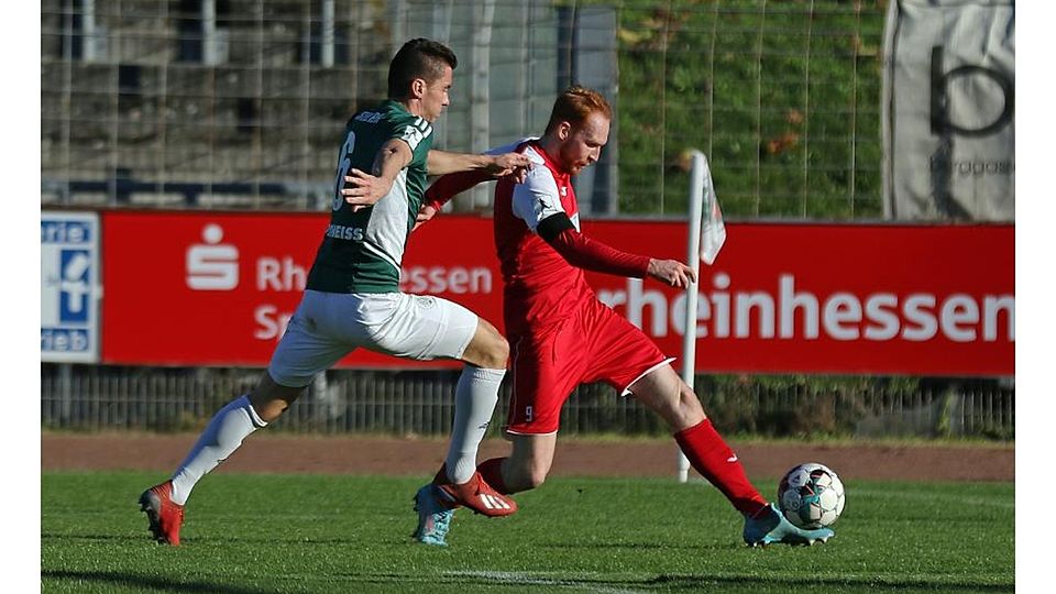 Sah gegen Homburg die Rote Karte wegen einer Schiedsrichterbeleidigung: Angreifer Nils Fischer (rechts).	Foto: pakalski-press/Dirigo