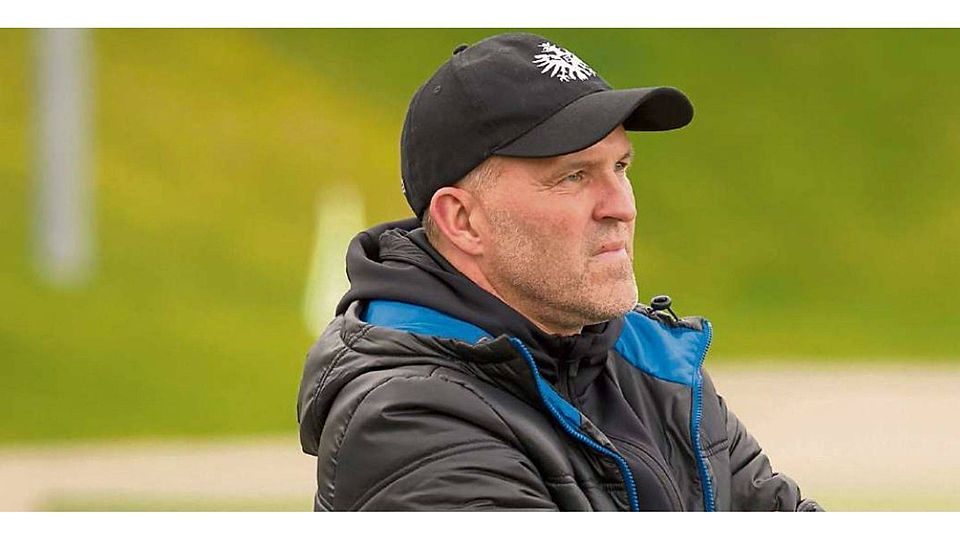 Einer der erfolgreichsten Trainer der vergangenen Jahre hört (vorerst) im Fußballkreis auf: Dennis Rieth sitzt am Sonntag letztmals auf der Bank des VfB Oberndorf. Foto: Archiv