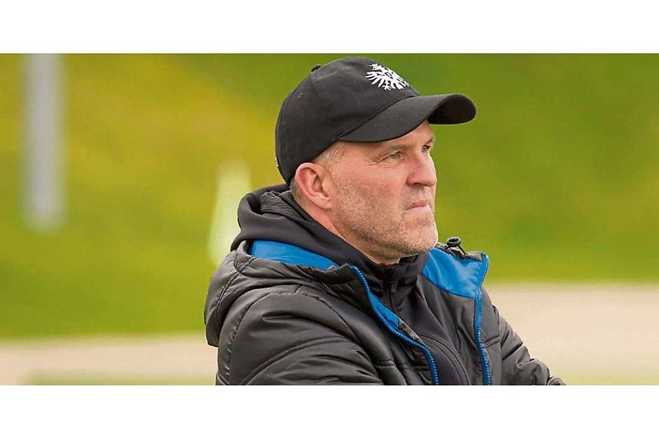 Einer der erfolgreichsten Trainer der vergangenen Jahre hört (vorerst) im Fußballkreis auf: Dennis Rieth sitzt am Sonntag letztmals auf der Bank des VfB Oberndorf. Foto: Archiv