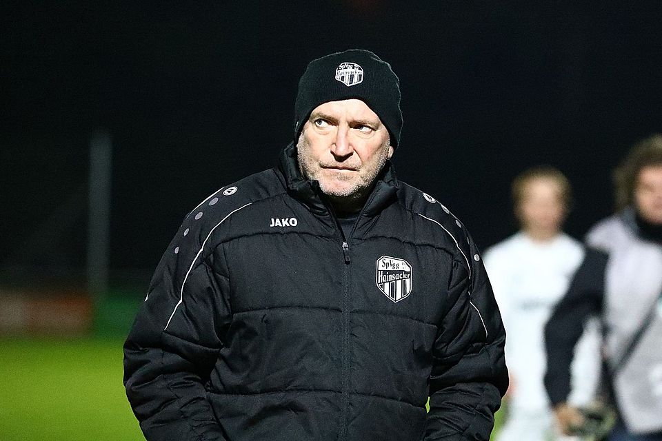 Die SpVgg Hainsacker mit ihrem Trainer Jürgen Schneider ist im Pokal-Viertelfinale favorisiert.