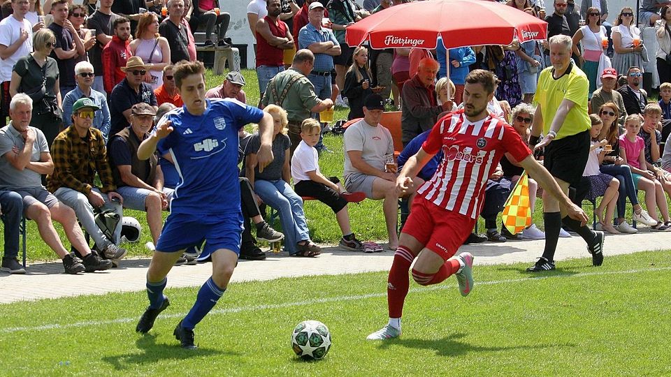 Relegationskrimi vor große Kulisse (731 Zuschauer): Am Ende darf das Team der SG Reisach (re.) gegen die Sportfreunde Fischbachau jubeln.