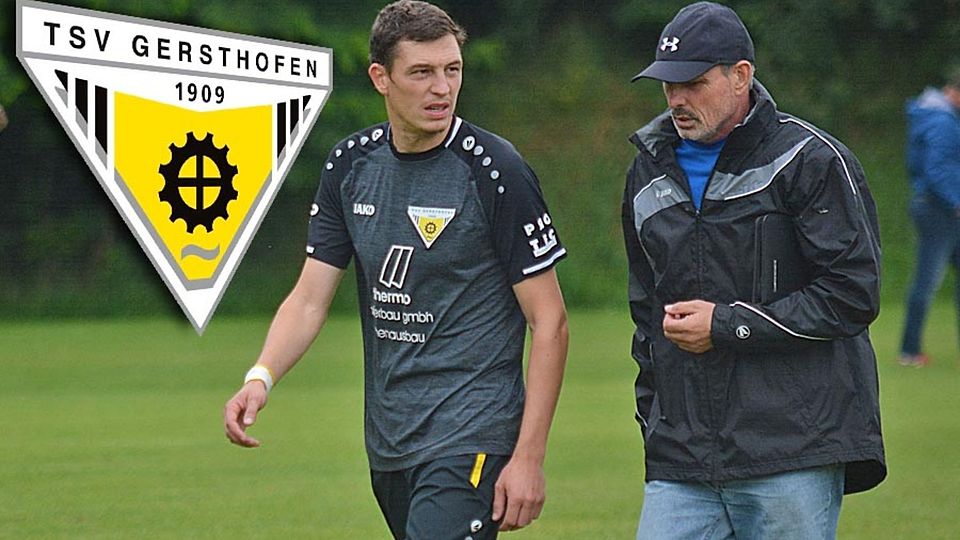 Vater und Sohn bilden das Trainerduo beim TSV Gersthofen: Abwehrrecke Michael Hildmann ist als kickender Coach der verlängerte Arm von Cheftrainer Gerhard Hildmann.