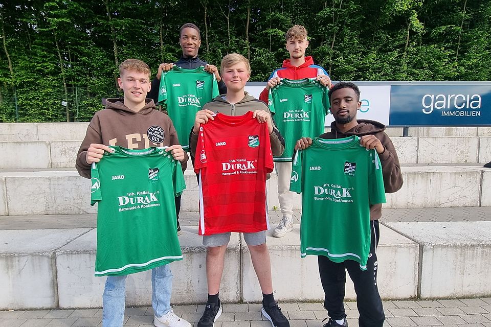 Noah Heuel, Casper David, Amaniel-Tekle Hagos, David Lelo und Semin Licina sind fünf von acht Jugenspielern, die in den Seniorenbereich kommen.
