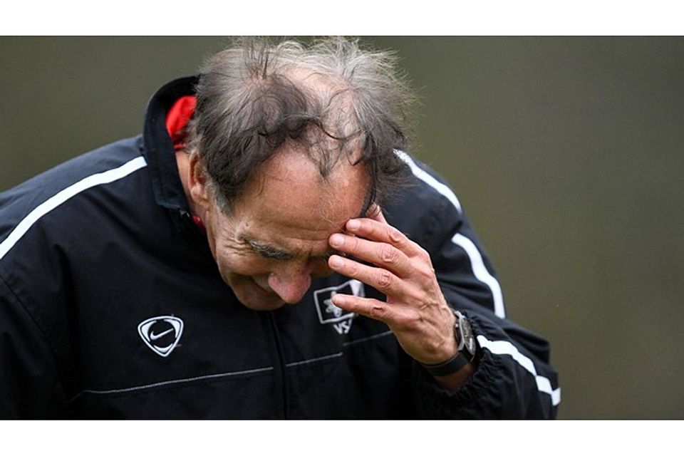 Schwer zu begreifen für Dürrheims Trainer Reiner Scheu: Seine Elf verspielte eine 3:1-Führung.   | Foto: Patrick Seeger