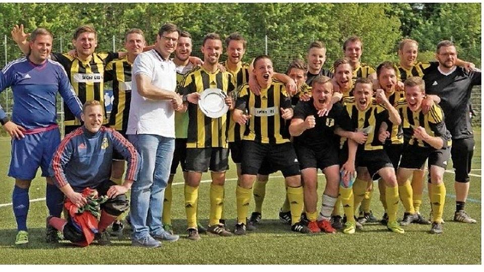 Meister der Bezirksliga Saarlouis 2016/2017 und Aufsteiger in die Landesliga: SV Friedrichweiler. Foto: Spies