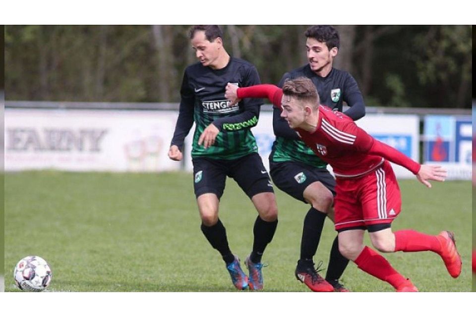 Die SG Kißlegg (grün-schwarze Trikots) steigt in die Bezirksliga ab. Foto: Josef Kopf