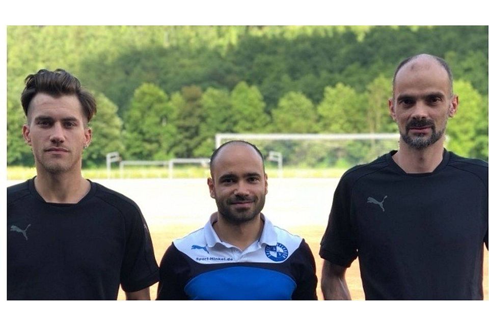 Tim Krahe (links) und Sven Leonhardt (rechts) schnüren ihre Fußballschuhe in der nächsten Saison wieder für den SV Dreis-Tiefenbach. Foto: Verein
