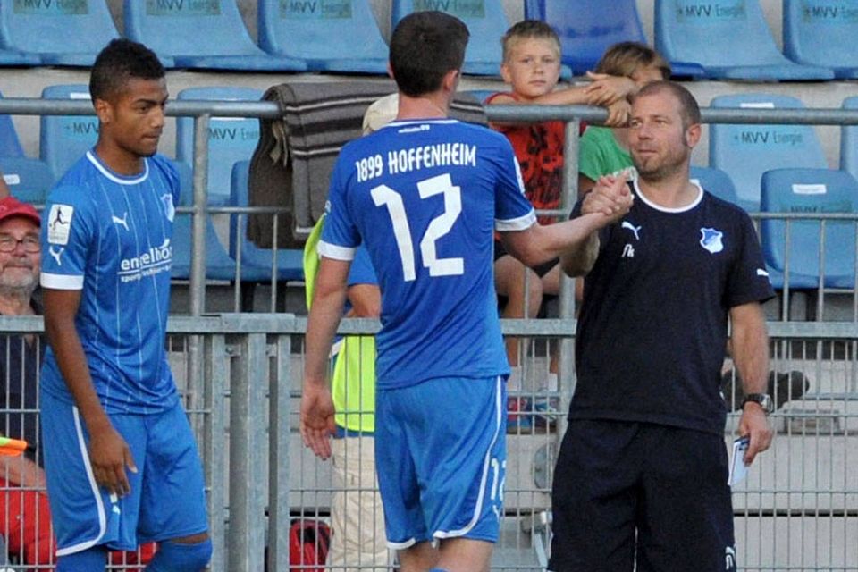 Verabschiedet sich Hoffenheims U23-Trainer Frank Kramer (re.) bald in Richtung Greuther Fürth.  Foto: S. Lörz