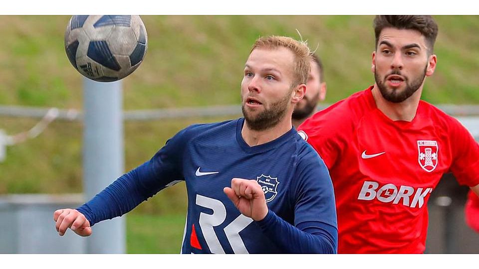  Eschenburgs Dennis Dorndorf (l.) hatte mit seinem Treffer einen großen Anteil am Unentschieden gegen den FC Ederbergland. (© Jonathan Ortmann) 