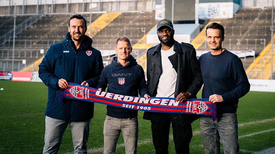 Sport-Geschäftsführer Michael Nagorny (links) hat ein Trio vom TSV Bockum für die neue zweite Mannschaft verpflichtet: Trainer wird Tino Reucher. Ihm zur Seite stehen Wale Afees Arogundade als spielender Co-Trainer und Andreas Vercoulen als Teammanager (von links).