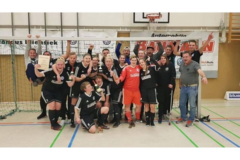 In Meuselwitz holten sich die Freyburger Damen erneut den Turniersieg. F.: FC RSK Freyburg