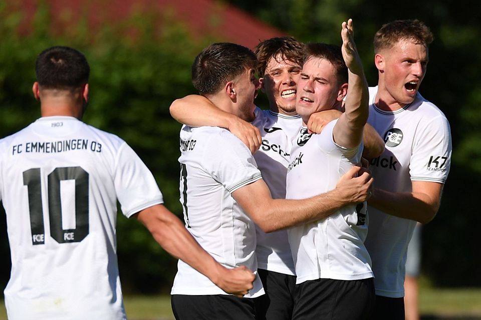  Die Fußballer des FC Emmendingen kehren nach sechs Jahren in die Landesliga zurück. Im Rückspiel reichte dem FCE ein 2:2-Remis gegen die SG FC Wehr-Brennet (Hinspiel: 4:0). | Foto: Achim Keller