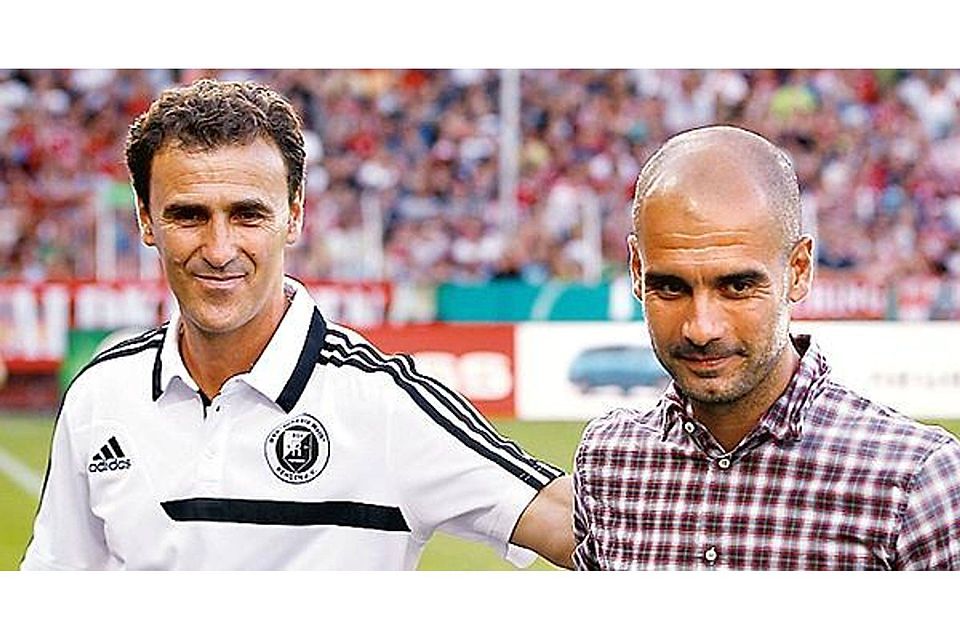 Trainer-Treffen: Predrag Uzelac (links) mit Pep Guardiola beim DFB-Pokalspiel im August 2013 imago