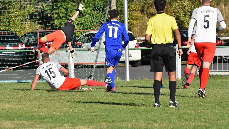 Was macht die Fußball-Kreisoberliga-Konkurrenz in der Winterpause? Der FV Steinau, der bei der FSG Vogelsberg einen schmeichelhaften Sieg feierte (Foto), hat sich für die Restrunde noch einiges vorgenommen. 	Archivfoto: Zinn