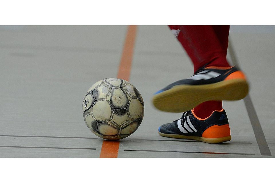 Der \"klassische Hallenfußball\" wird von Futsal abgelöst - oder eben auch nicht.  Foto: Sportfoto Zink