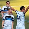 Stefan Schanz (Nr. 14) bejubelt mit seinem Mannschaftskameraden seinen Treffer zum 1:0 für den FC Tennenbronn.