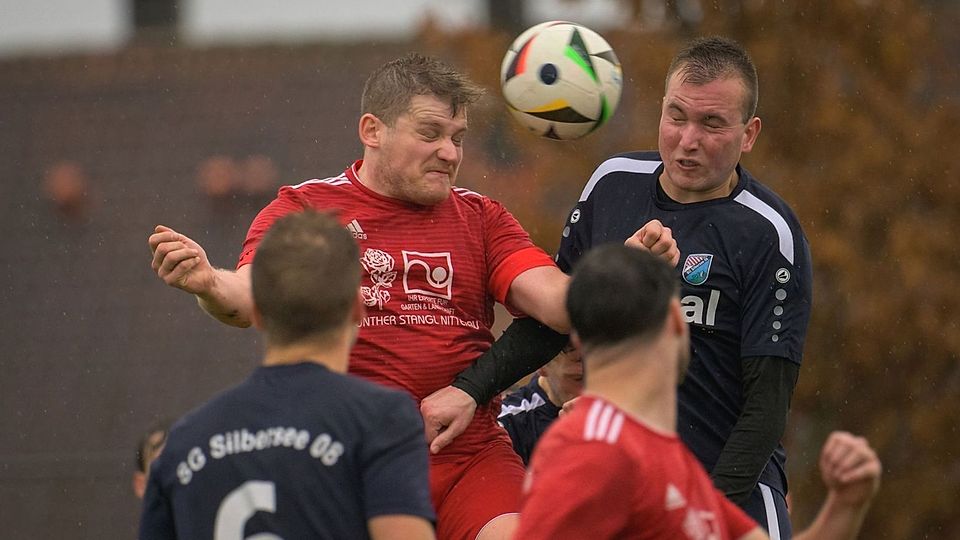 Die SG Silbersee (rechts) behielt gegen Tabellenschlusslicht Nittenau kühlen Kopf.