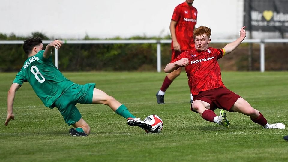 Robin Muth (re.) kommt vom 1. FC Kaiserslautern II nach Illertissen.