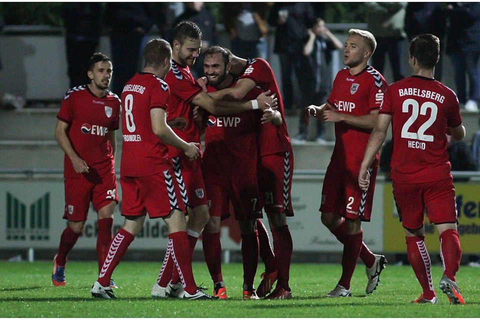 Den Pokalfight fest im Blick: Die Spieler des SV Babelsberg 03. F: Bock
