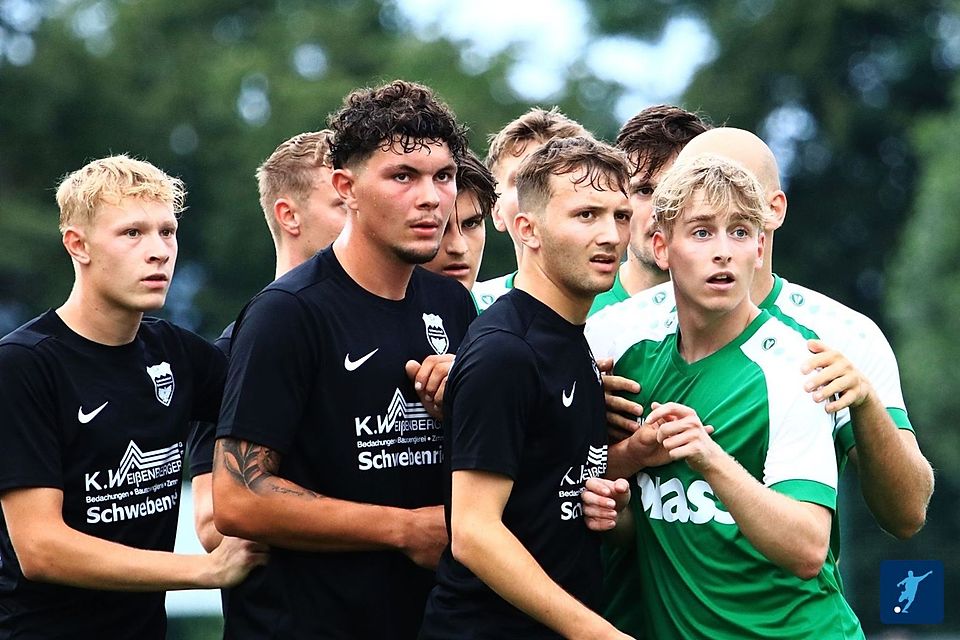 Kann sich die DJK Schwebenried (schwarze Trikots) am Wochenende weiter von der Abstiegszone distanzieren?