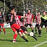 Nach unentschiedenem Halbzeitstand kam Ligaprimus VfB Rothenstadt (schwarzes Trikot) am Ende noch zu einem standesgemässen 4:1-Sieg gegen den 50 Minuten in Unterzahl spielenden Gast aus Störnstein und Wurz (rot-weisses Trikot). 