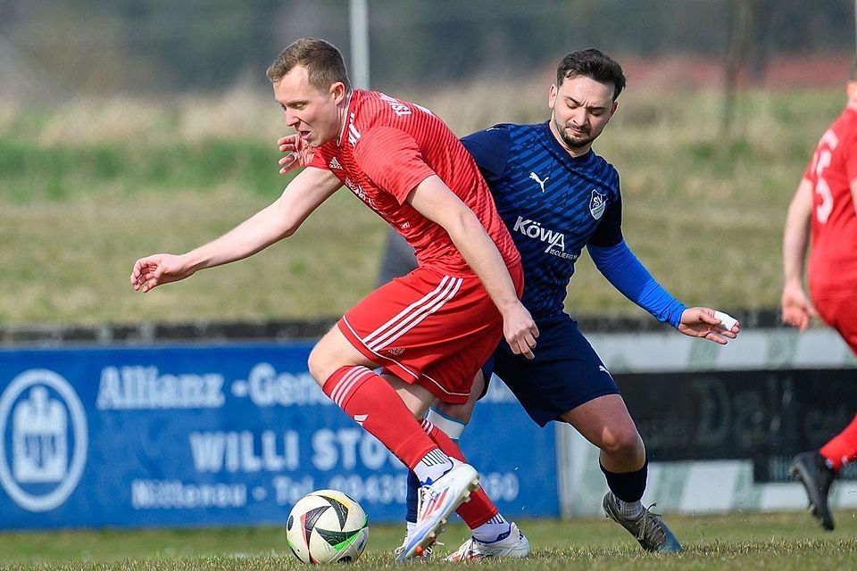 Der erst zweite Saisonsieg gelang dem TSV Nittenau (links) ausgerechnet gegen den bisherigen Tabellenersten.