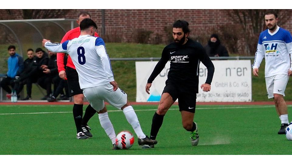  Nichts zu holen gab es für den SV Hattendorf und Jan Luca Metz (8) beim Gastspiel in Lumda. Hier eine Szene vom Heimspiel gegen Birklar aus der Vorwoche. Archivfoto: Luca Raab (© Luca Raab) 