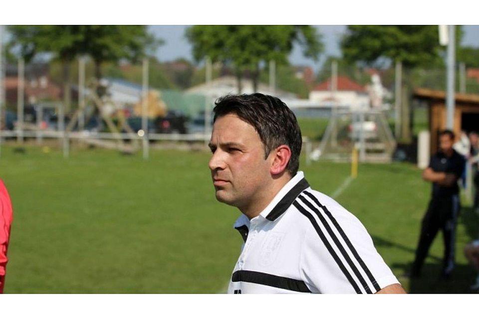 Trainer Nihat Derya.F: Thomas Mönter