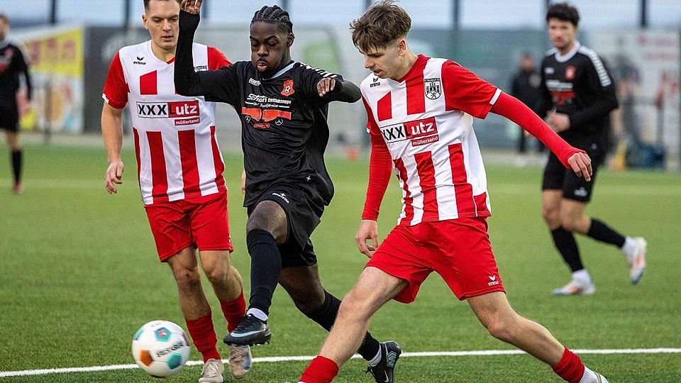 Weidens Torschütze: Gael Deves (M.).