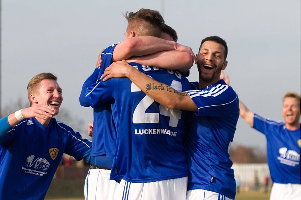 Luckenwalde bejubelt den Treffer von Tim Stober zum 3:0. F: Bock Luckenwalde bejubelt den Treffer von Tim Stober zum 3:0. F: Bock