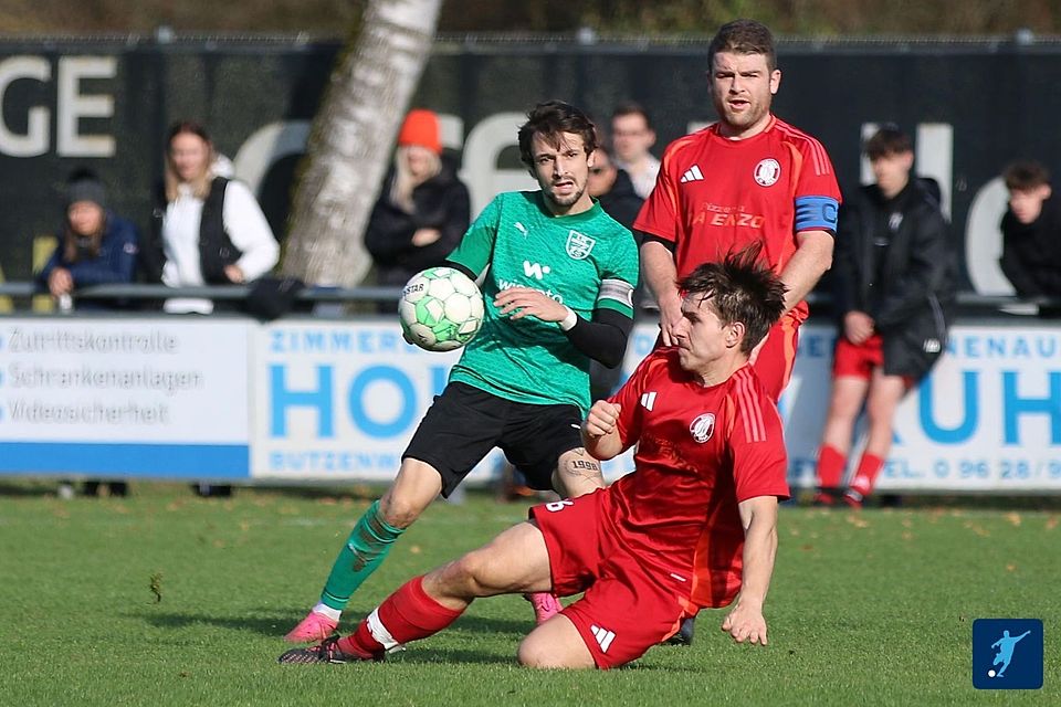 Nach Rang 3 in der letzten Saison ist der TSV Theuern (in Rot) auf dem besten Weg, im nächsten Jahr eine Etage höher - also in der Kreisklasse - antreten zu können. Nach Rang 3 in der letzten Saison ist der TSV Theuern (in Rot) auf dem besten Weg, im nächsten Jahr eine Etage höher - also in der Kreisklasse - antreten zu können.