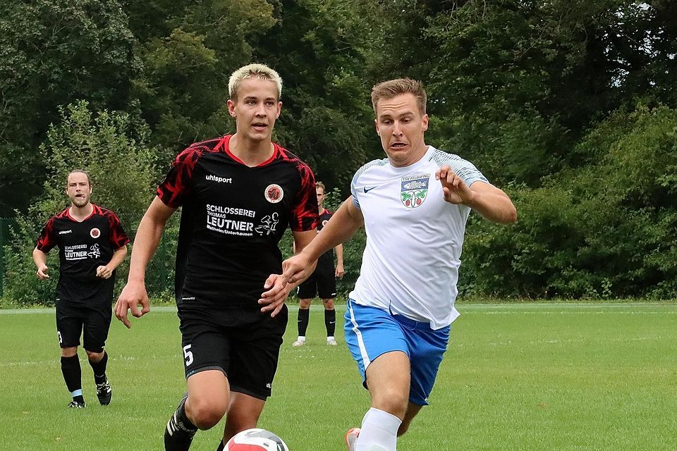 Den Verteidigern meist einen Schritt voraus: Feldafings Stürmer Jakob Dreesen (r.), derzeit der Toptorschütze im Landkreis Starnberg.