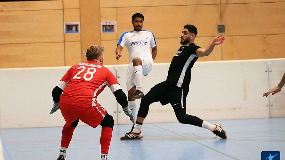 Vergangenen Samstag in waren Jonah Simon (im Tor) und Khaled Abou Daya (rechts) noch in Worms im Einsatz, an diesem Sonntag spielen sie auf dem eigenen Hallenturnier vom VfB Bodenheim mit.