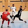 Vergangenen Samstag in waren Jonah Simon (im Tor) und Khaled Abou Daya (rechts) noch in Worms im Einsatz, an diesem Sonntag spielen sie auf dem eigenen Hallenturnier vom VfB Bodenheim mit.