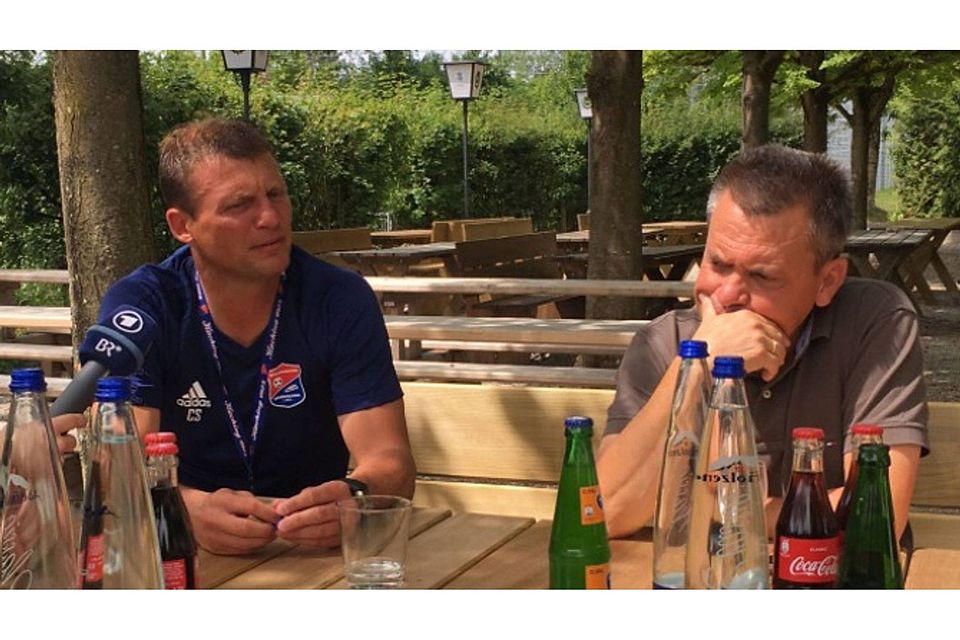 Vor dem Saisonstart stellen sich Claus Schromm (li) und Manfred Schwabl (re) den Fragen der Presse (Foto: Martin Becker)