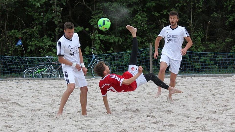 Thilo Mösmang (Mitte) gab bei dem Turnier sein Debüt für die Beach Boyz. Foto: BSC Beach Boyz