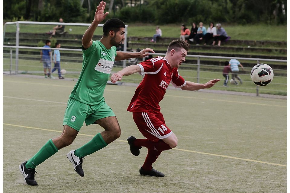 Sein Einsatz ist fraglich: Mourad Arrouj (links), Kapitän des SV Dersim Rüsselsheim, ist angeschlagen.	Archivfoto: Vollformat /Markus Eichelmann