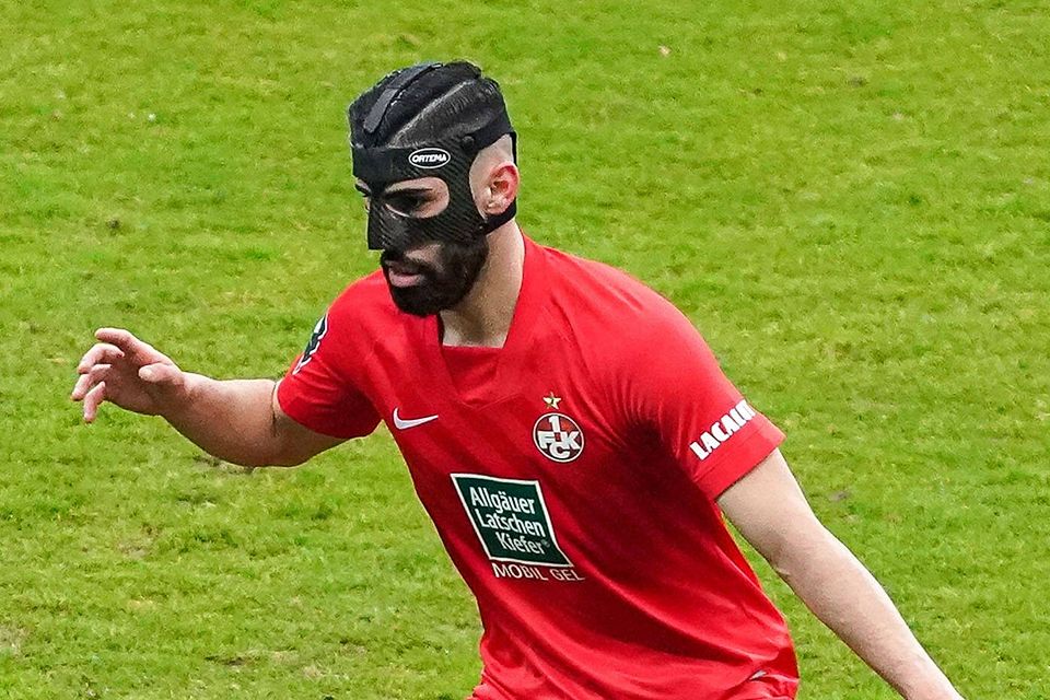 Fußballer mit Maske kennt bisher nur zum Schutz nach schweren Gesichtsverletzungen.