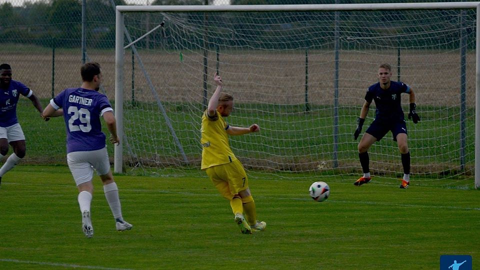 Der SV Dornach (gelb - Bild aus Spiel gegen Altenerding) zeigte sich auch gegen den SV Miesbach treffsicher.