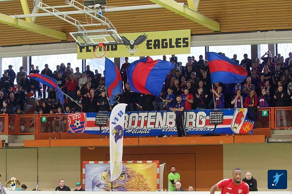 Der KFC Uerdingen wird von seinen Fans angefeuert. Der KFC Uerdingen wird von seinen Fans angefeuert.