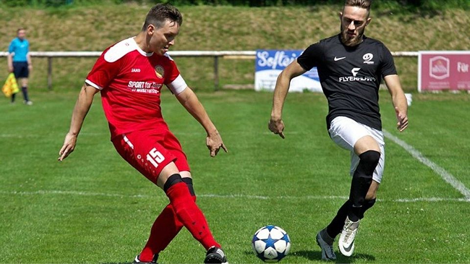 Peter Haubold (links, am Ball) und die SG Olympia 1896 Leipzig empfangen am letzten Spieltag die Spielvereinigung Leipzig. F: Rossner