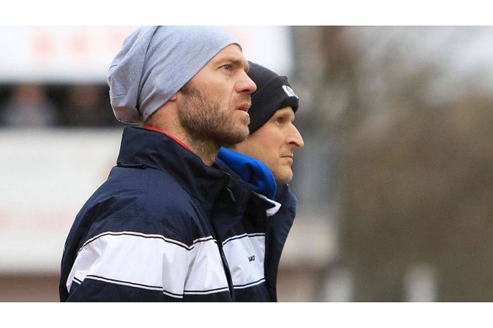 Ratlose Mienen angesichts eines beispiellosen sportlichen Niedergangs: Der Pfullendorfer Cheftrainer Marco Konrad (links) und sein