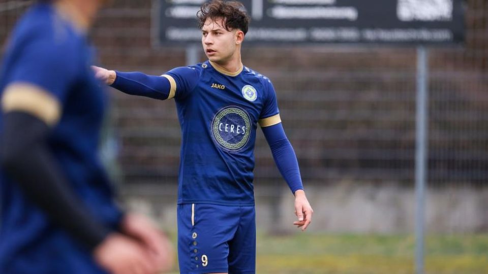 Erzielte beim 5:1-Sieg gegen den 1. FC Erlensee seine Saisontore 28, 29 und 30: Stürmer Giuseppe Signorelli vom SV Hummetroth.	Foto: Guido Schiek