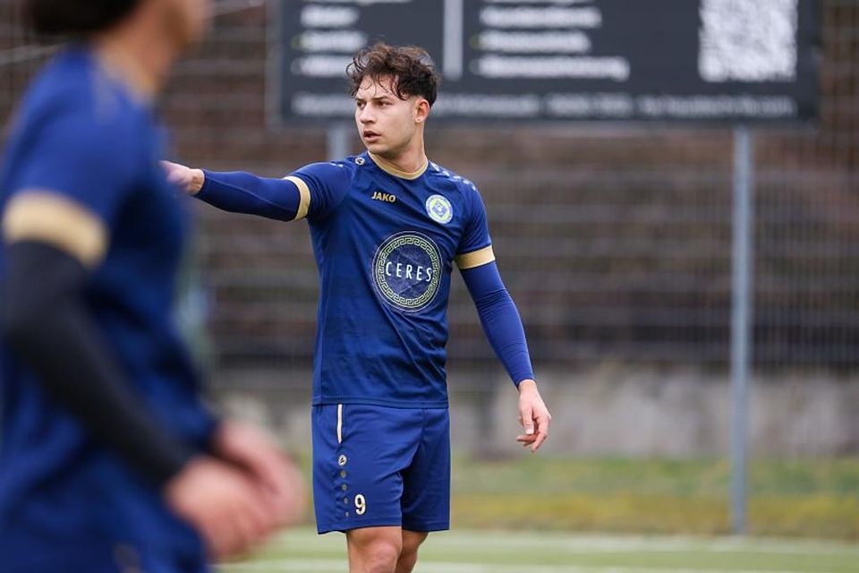 Erzielte beim 5:1-Sieg gegen den 1. FC Erlensee seine Saisontore 28, 29 und 30: Stürmer Giuseppe Signorelli vom SV Hummetroth.	Foto: Guido Schiek